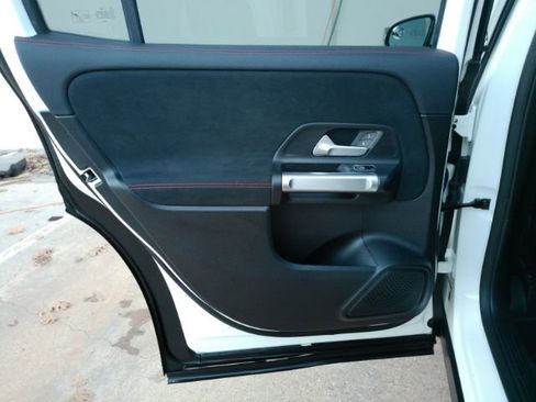 Used 2021 Mercedes-Benz GLB 250 image 18