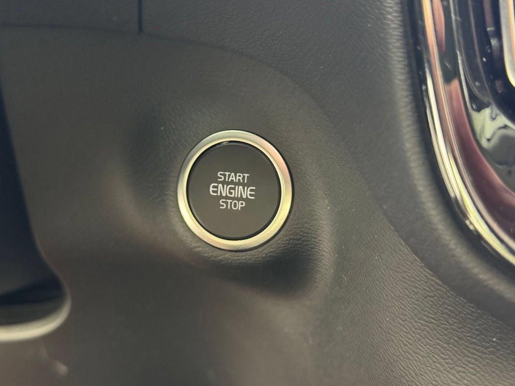 Certified 2026 Volvo XC40 B5 Plus AWD/4WD image 22