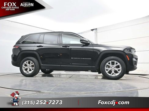 Used 2023 Jeep Grand Cherokee Limited image 23