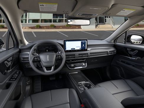 Used 2025 Lincoln Corsair AWD image 9