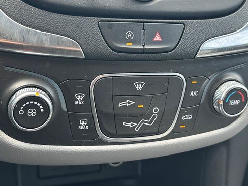 Used 2022 Chevrolet Equinox LT FWD image 20