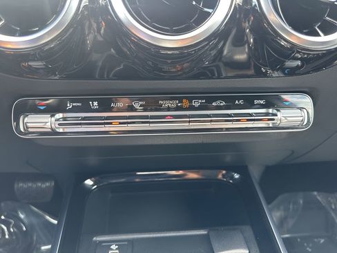 Used 2025 Mercedes-Benz GLA 250 image 19