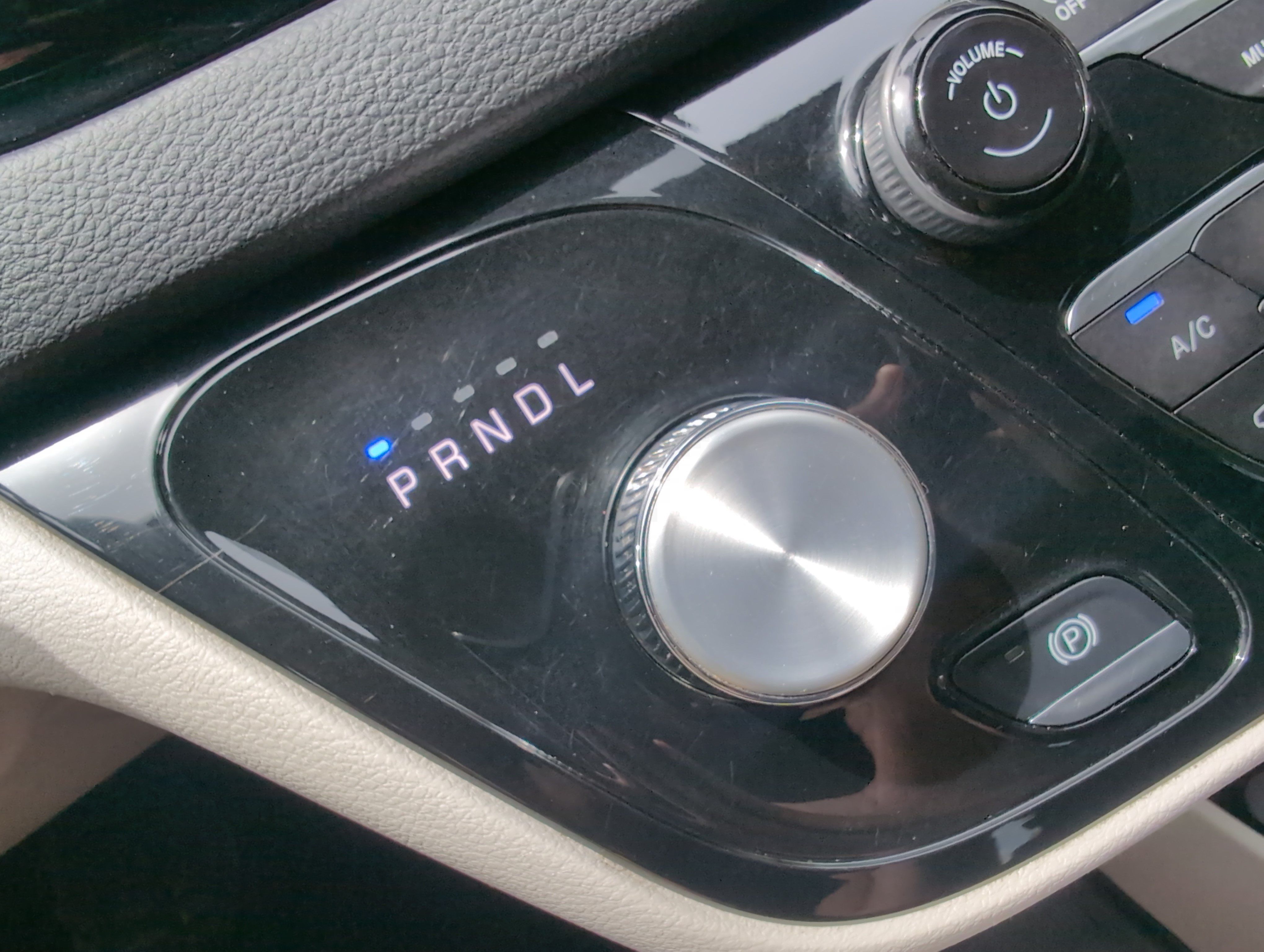 Used 2024 Chrysler Pacifica Touring-L FWD image 25
