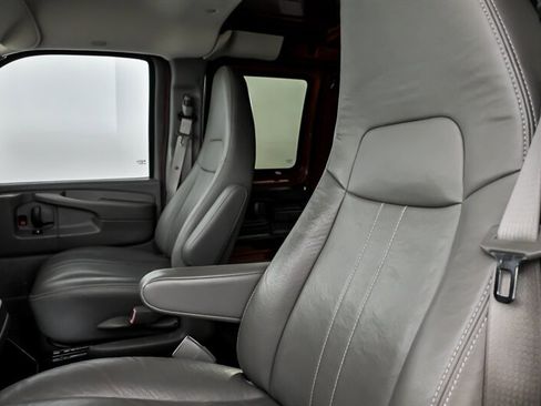 Used 2014 GMC Savana 1500 image 17