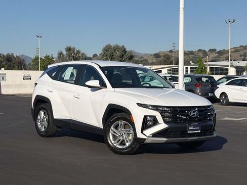 Certified 2025 Hyundai Tucson SE FWD image 1