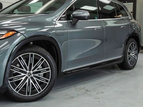Used 2023 Mercedes-Benz EQS 580 4MATIC SUV w/ Exclusive Trim Package image 13
