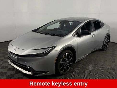 Used 2025 Toyota Prius Plug-In Hybrid image 3