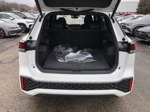 New 2026 Volkswagen Tiguan SE R-Line AWD/4WD image 35