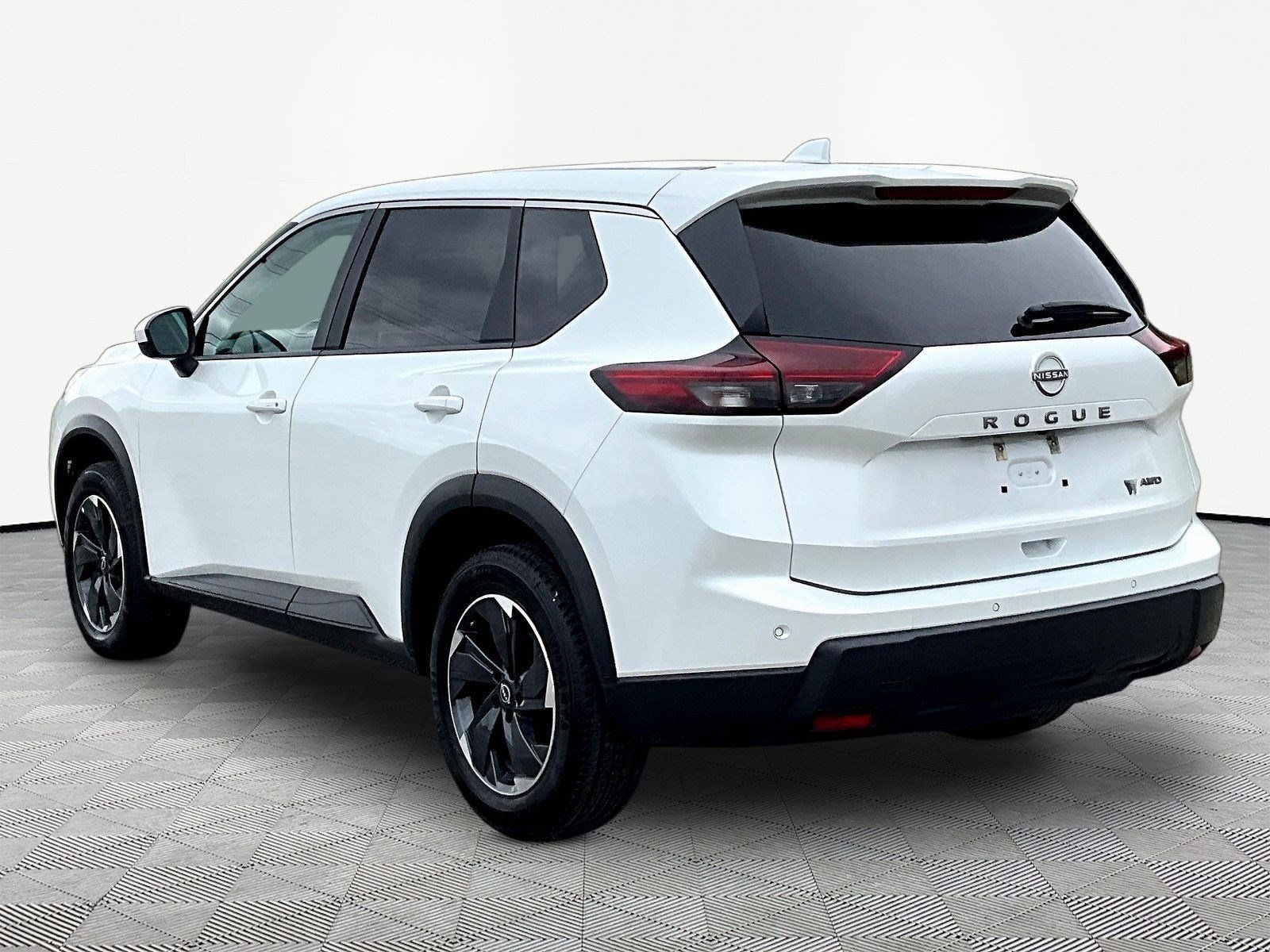 Used 2025 Nissan Rogue SV AWD/4WD image 11