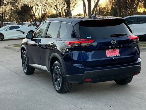 Used 2025 Nissan Rogue SV image 4