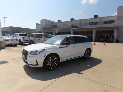 Used 2023 Lincoln Corsair Grand Touring w/ Equipment Group 301A AWD/4WD image 2