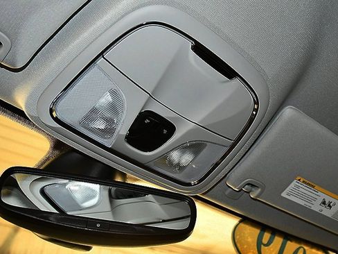 Used 2019 Jeep Cherokee Limited image 25