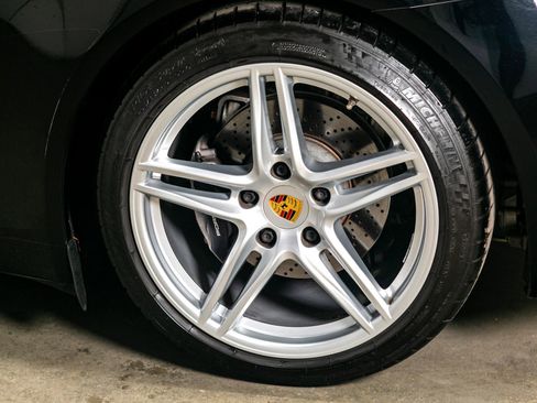 Used 2017 Porsche 911 Carrera image 19