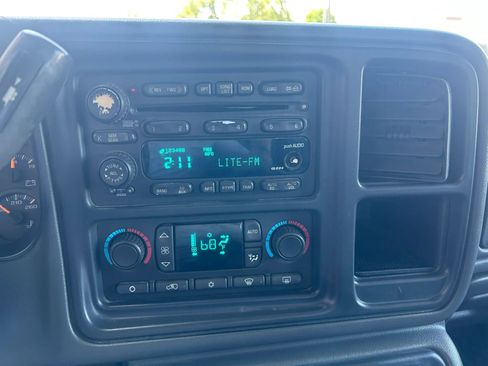 Used 2003 GMC Sierra 1500 SLT w/ SLT Preferred Equipment Group AWD/4WD image 8