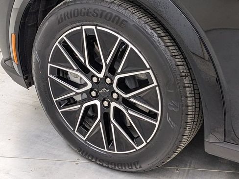 Certified 2025 Ford Mustang Mach-E Premium AWD/4WD image 4