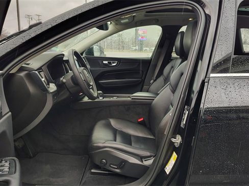 Certified 2023 Volvo XC60 B5 Core w/ Climate Package image 7