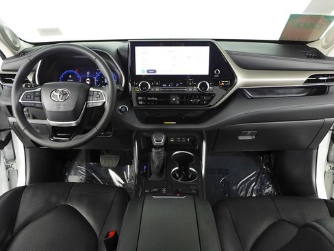 Used 2023 Toyota Highlander Limited FWD image 25