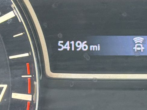 Used 2020 Nissan Pathfinder S image 22