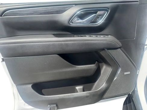 Used 2023 GMC Yukon XL SLT AWD/4WD image 12
