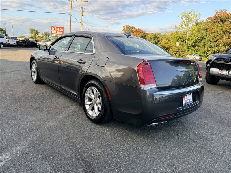 Used 2016 Chrysler 300 Limited RWD image 7