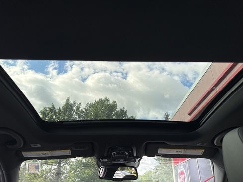 New 2025 Alfa Romeo Giulia AWD w/ Driving Assist Package image 17