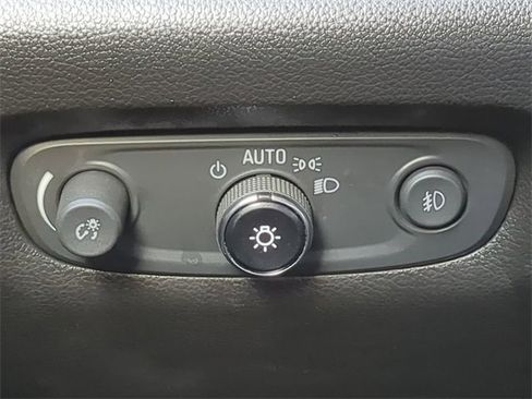 Used 2021 Chevrolet Traverse LT w/ LT Premium Package image 30