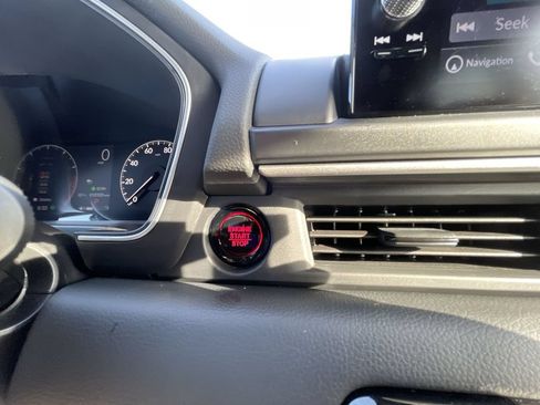 Used 2025 Honda Pilot Touring image 16