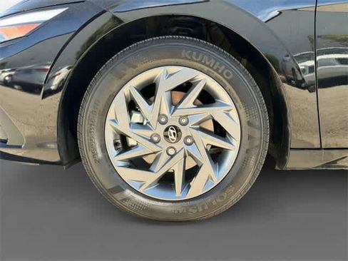 Certified 2025 Hyundai Elantra Blue image 9