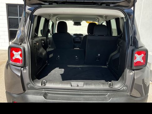 Used 2020 Jeep Renegade Latitude w/ Cold Weather Group AWD/4WD image 11