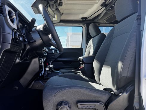 Used 2024 Jeep Wrangler Sahara image 22