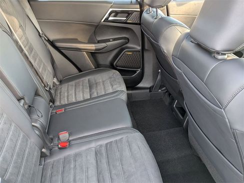 New 2026 Mitsubishi Outlander SE image 31