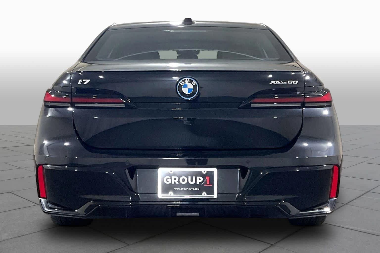 Used 2023 BMW i7 xDrive60 AWD/4WD image 4