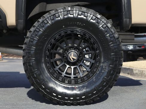 Used 2025 GMC Sierra 2500 AT4X image 8