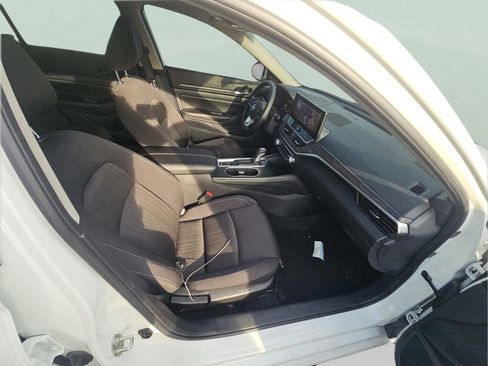 Used 2025 Nissan Altima 2.5 SV w/ SV Premium Package FWD image 7