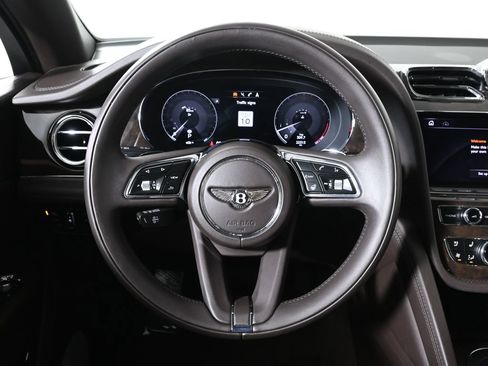 Used 2022 Bentley Bentayga AWD/4WD image 18