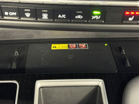 Used 2025 Toyota Sienna XSE w/ XSE Plus Package image 29