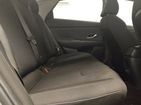 Used 2025 Hyundai Elantra SE FWD image 19