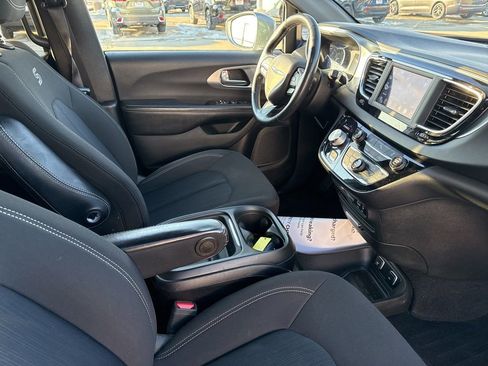 Used 2020 Chrysler Pacifica Touring w/ S Appearance Package image 22