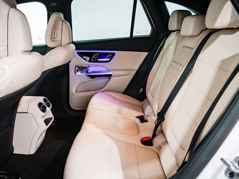 Used 2025 Mercedes-Benz GLC 300 image 17