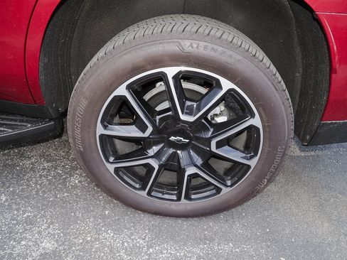 Used 2025 Chevrolet Tahoe RST w/ Comfort Package AWD/4WD image 7