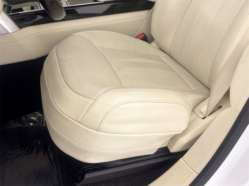 Certified 2023 Land Rover Range Rover SE image 19