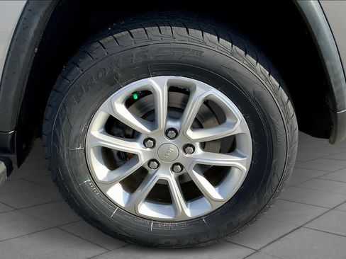 Used 2021 Jeep Grand Cherokee Laredo RWD image 11