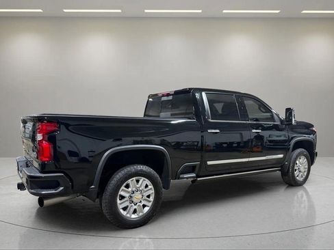 Used 2024 Chevrolet Silverado 2500 High Country w/ High Country Premium Package image 3