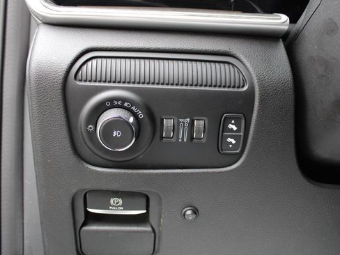 Used 2022 Jeep Wagoneer Series III w/ Premium Group I image 25