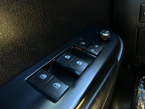 Used 2019 Toyota Highlander SE w/ Carpet Mat Package (TMS) FWD image 24