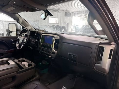 Used 2018 GMC Sierra 2500 SLE w/ SLE Preferred Package AWD/4WD image 12