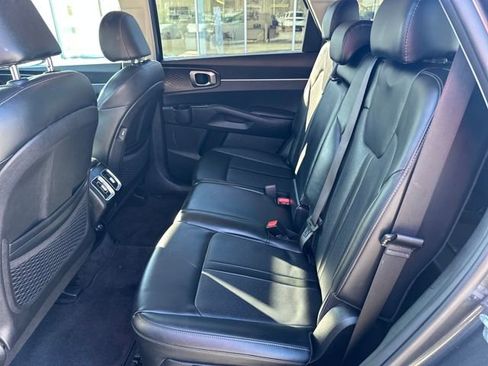 Used 2021 Kia Sorento S image 29