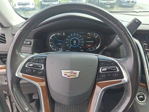 Used 2020 Cadillac Escalade Luxury AWD/4WD image 4