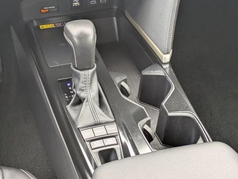 Used 2025 Toyota Camry SE image 14