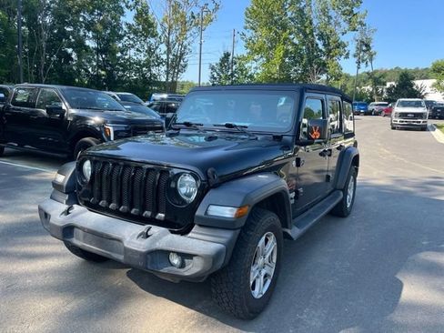 Used 2019 Jeep Wrangler Unlimited Sport S AWD/4WD image 3